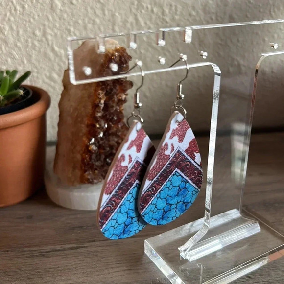 🌵🩵 Western Faux Leather Teardrop Dangle Earrings ✨ - Picture 3 of 4
